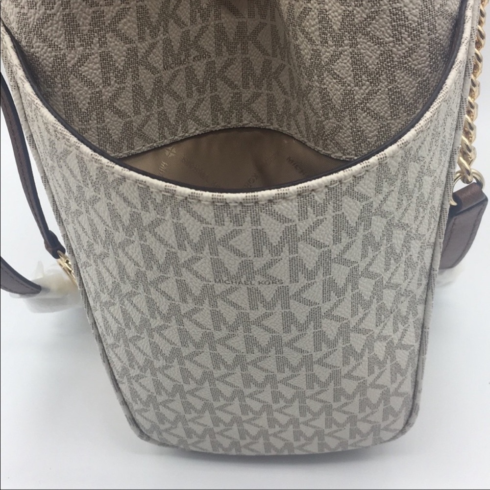 MICHAEL KORS LG CHAIN SHOULDER TOTE VANILLA - Picture 6 of 16